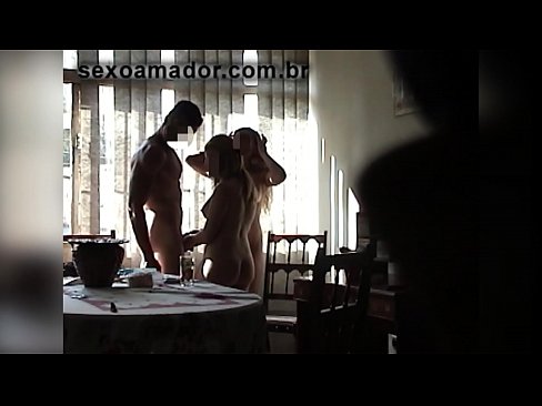 ❤️ Amigos sexuais convidam um homem gigante e um ménage à trois com ele ❤️ Sexo de qualidade em nós ❌❤
